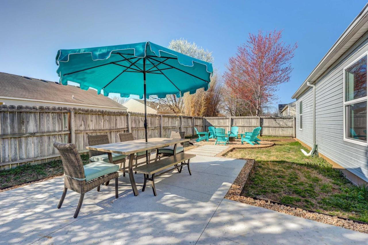 Chic Bentonville Home With Patio And Fire Pit! Extérieur photo