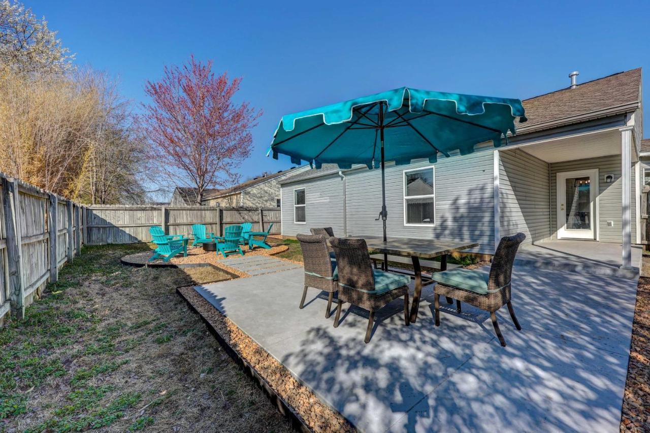 Chic Bentonville Home With Patio And Fire Pit! Extérieur photo